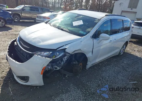 2017 Chrysler Pacifica Touring-L z USA, uszkodzony, nr VIN 2C4RC1BG4HR503093